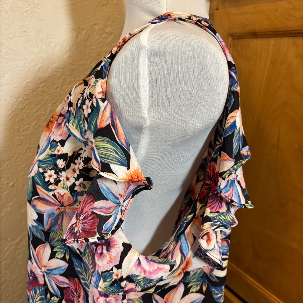 Blue and Pink Ruffled Sleeveless Blouse - Picture 3 of 10